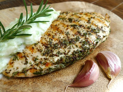 Kip met tzatziki