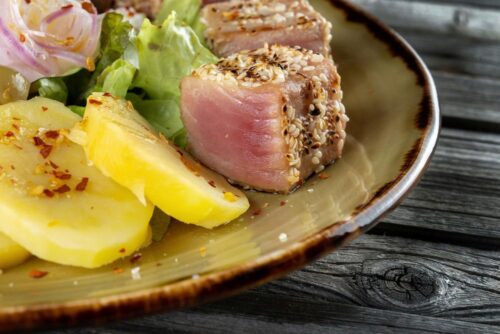 Tonijnsteak met ovenkrieltjes en teriyakisaus