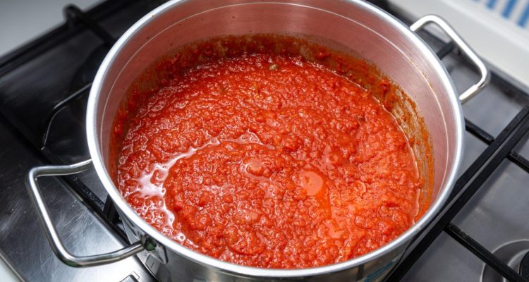 Hoe maak je zelf een goede tomatensaus voor pasta?