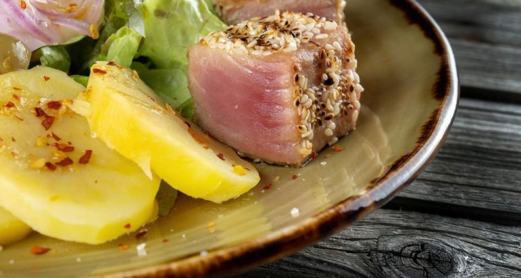 Tonijnsteak met ovenkrieltjes en teriyakisaus