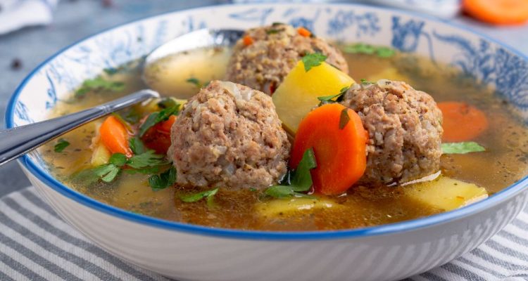 groentesoep met gehaktballen